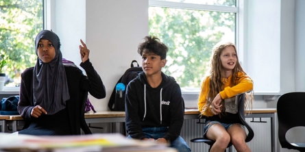 Tre elever i undervisning