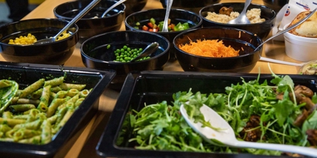 Mad i kantinen på Møllevangskolen