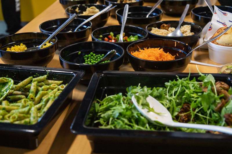 Mad i kantinen på Møllevangskolen